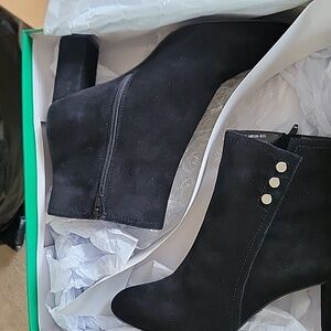 Donated. David Tate 10M Hawaii Black Suede